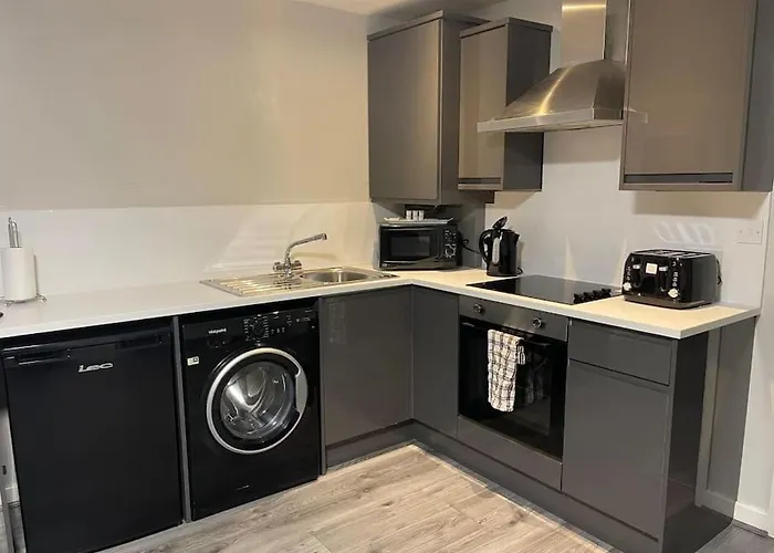 Hosted By Ryan - 2 Bedroom Apartment